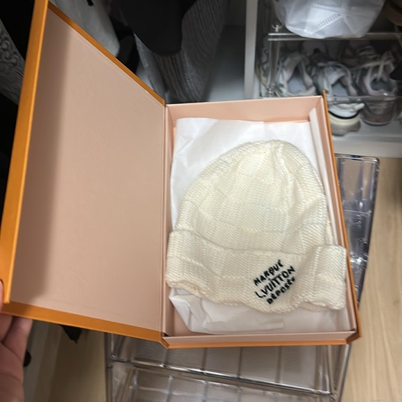 White beanie purchased in store - receipt avail - Picture 2 of 3
